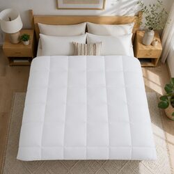 Double Goose Down Feather Quilt 700GSM Baffle Construction Warm Lightweight